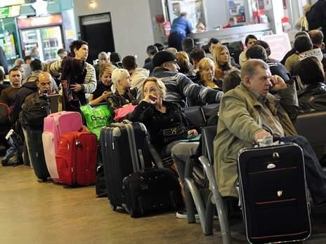 Bulgarians’ trips abroad down by 5.9% in December 2012 compared with 2011