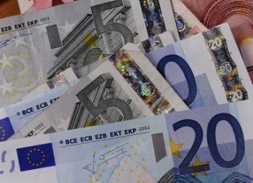 Euro zone annual inflation down to 2.5 per cent